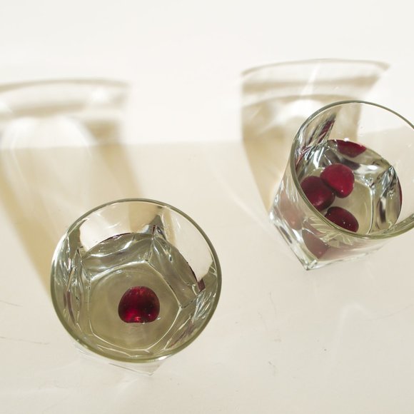 Clear Pair Short Swirl Glasses - Picture 2 of 3